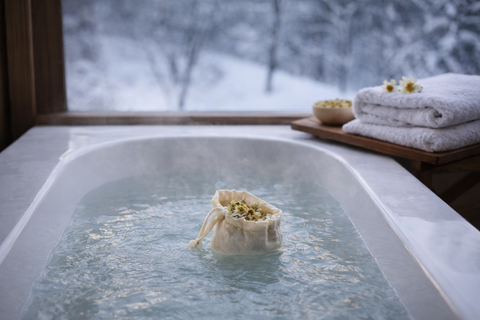 カモミールで楽しむ、冬のハーブバス